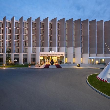Grey Eagle Resort YYC Eksteriør billede