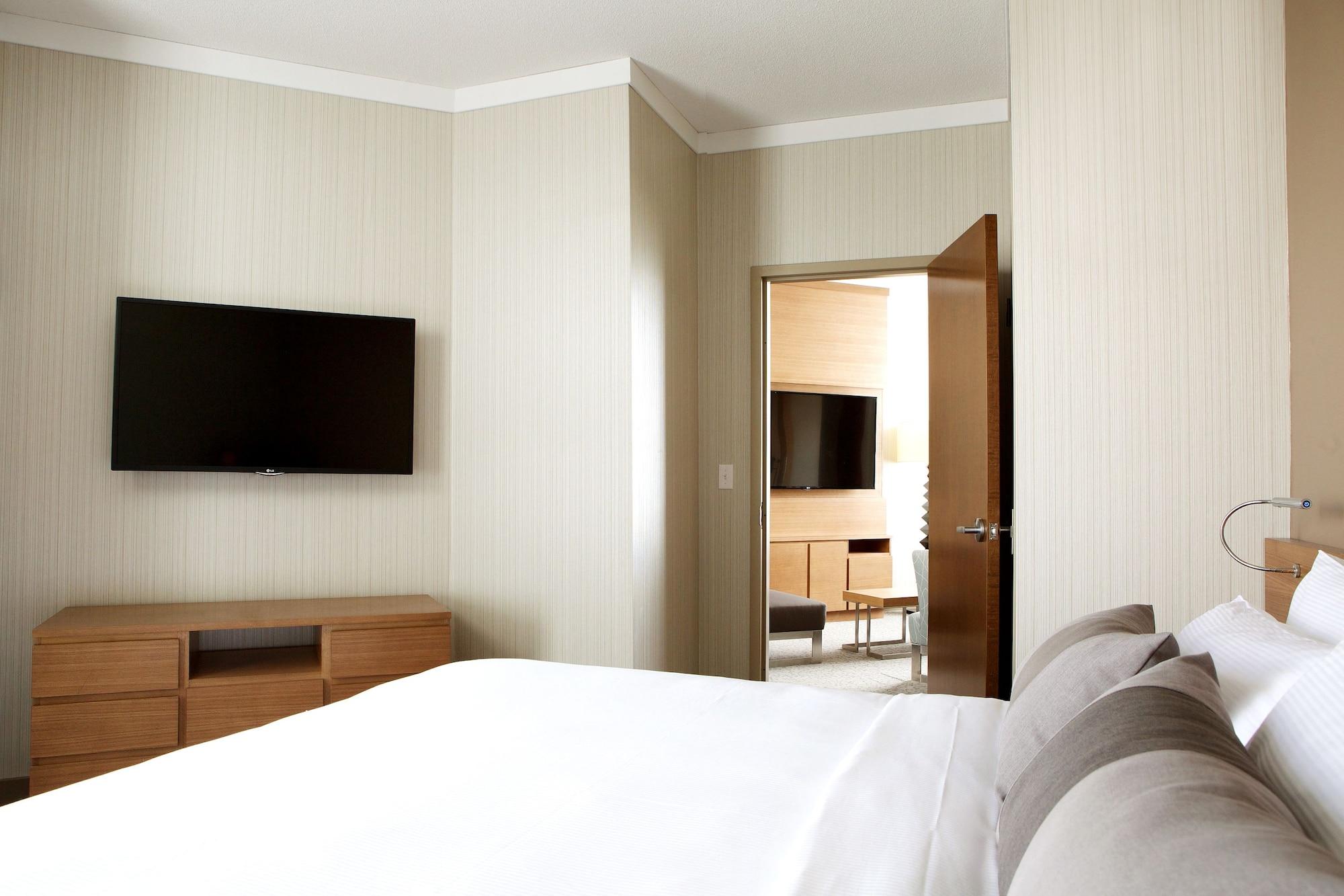 Grey Eagle Resort YYC Eksteriør billede