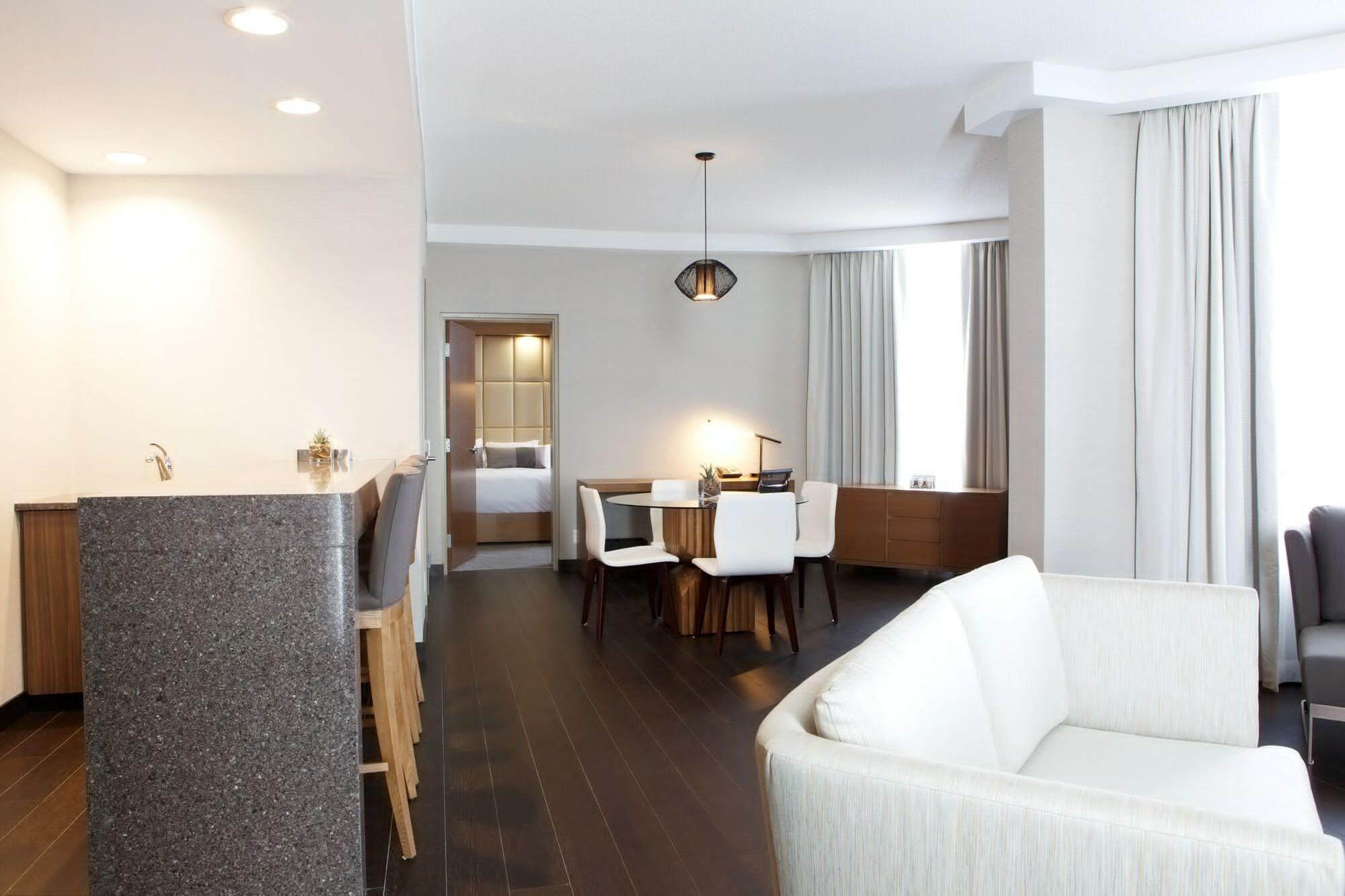 Grey Eagle Resort YYC Eksteriør billede