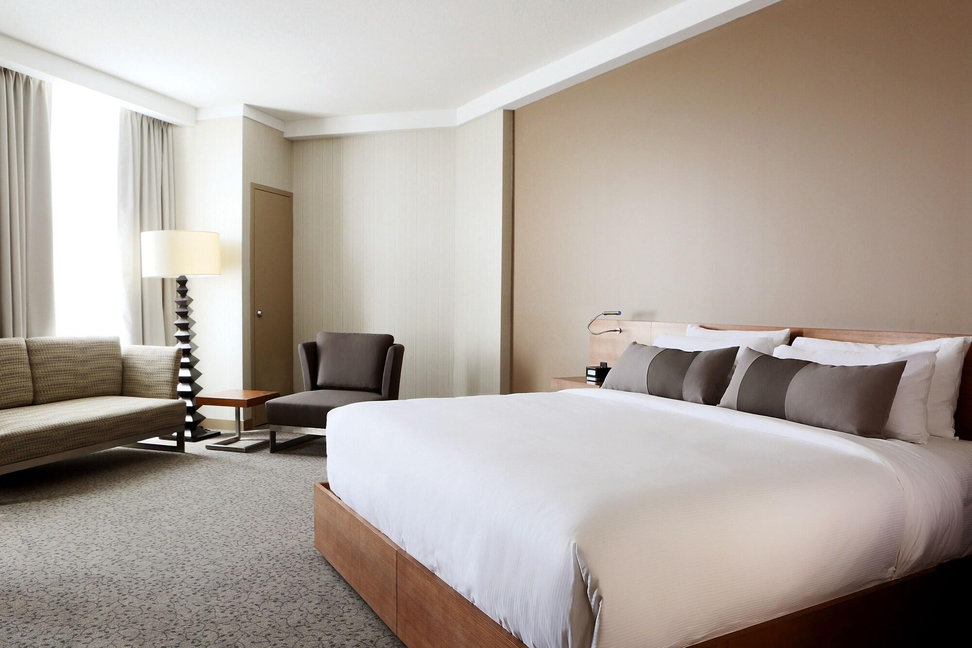 Grey Eagle Resort YYC Eksteriør billede
