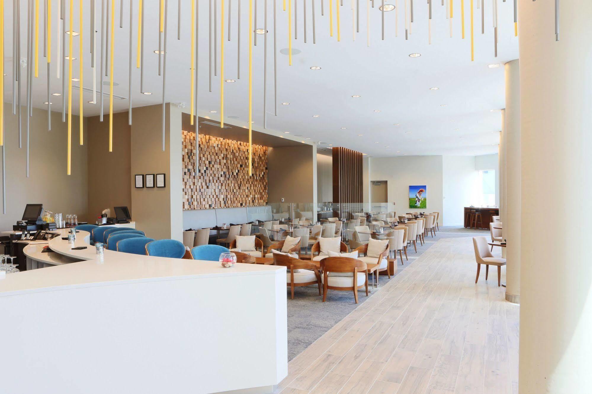 Grey Eagle Resort YYC Eksteriør billede