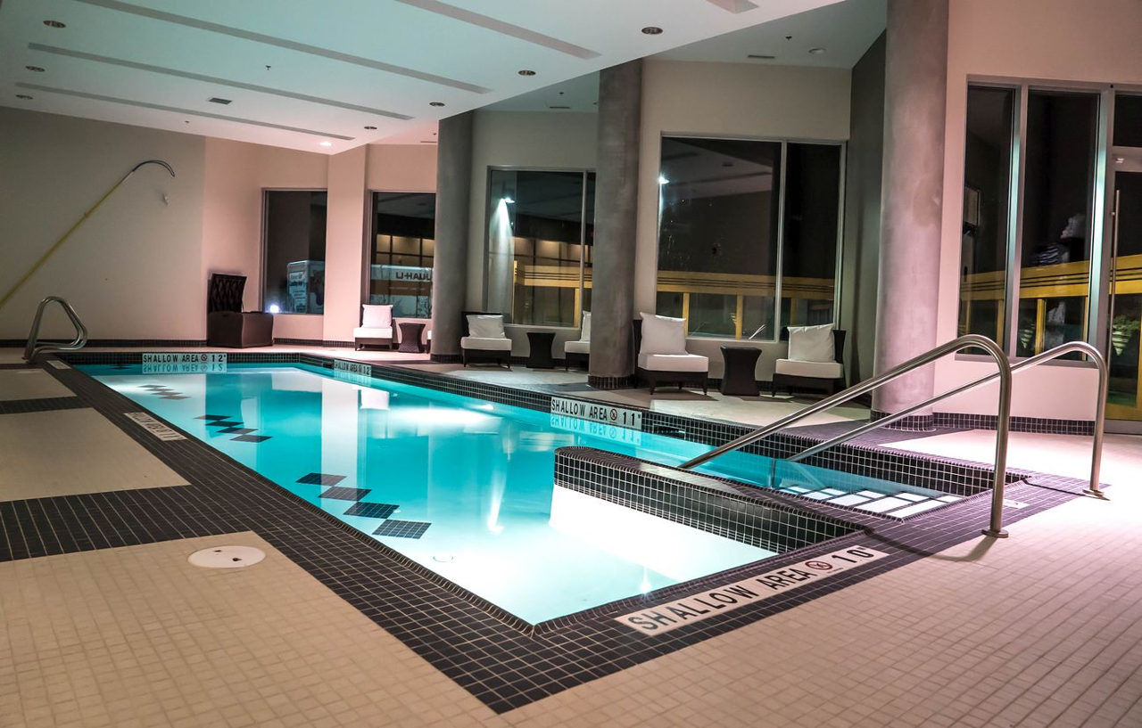 Grey Eagle Resort YYC Eksteriør billede